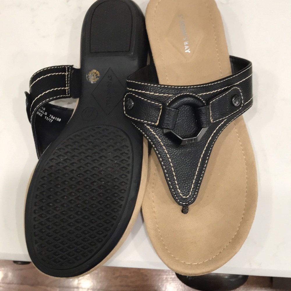 SZ 7.5 ST. JOHNS BAY THONG SANDLES.THEY HAV COMFORT INSOLES WITH RUBBER SOLES 🌴 - Picture 4 of 8